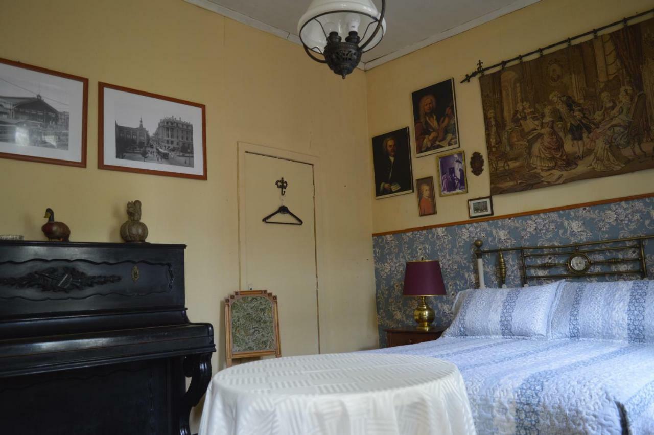 Dos Leones Inn